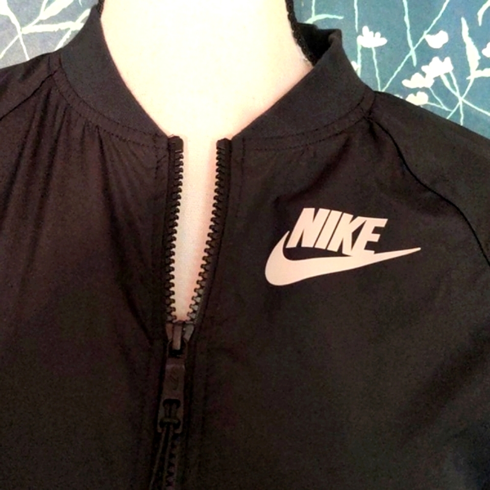 NWOT Nike Tech Hypermesh Bomber Jacket 725850 Black Lightweight - Picture 3 of 7
